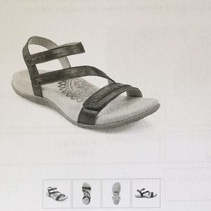 Adjustable quarter strap sandal